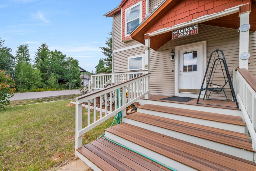 townhome front porch and yard